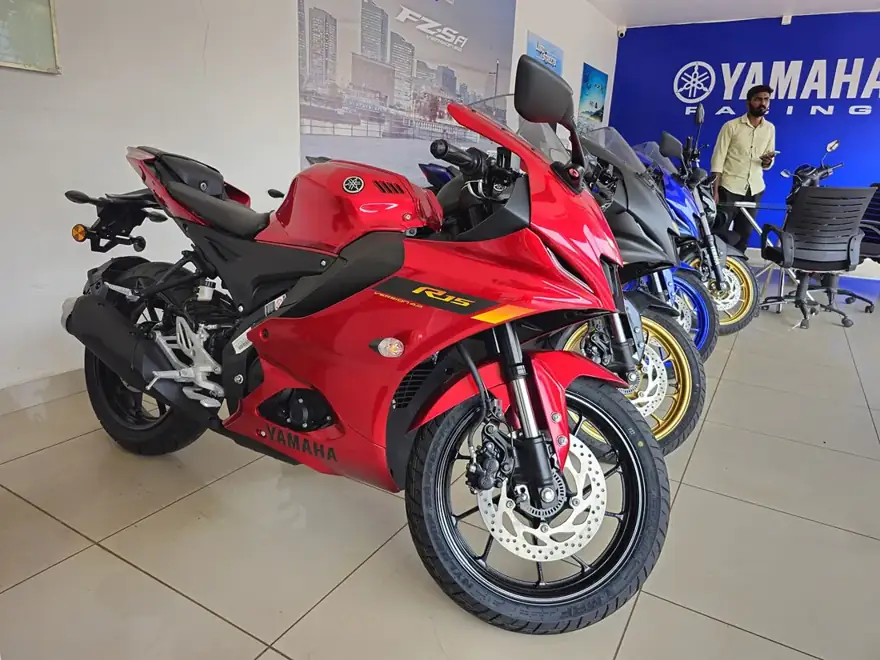 Yamaha YZF-R15 V4