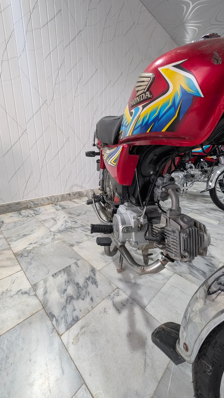 Honda CD 70 2020 (2/4)