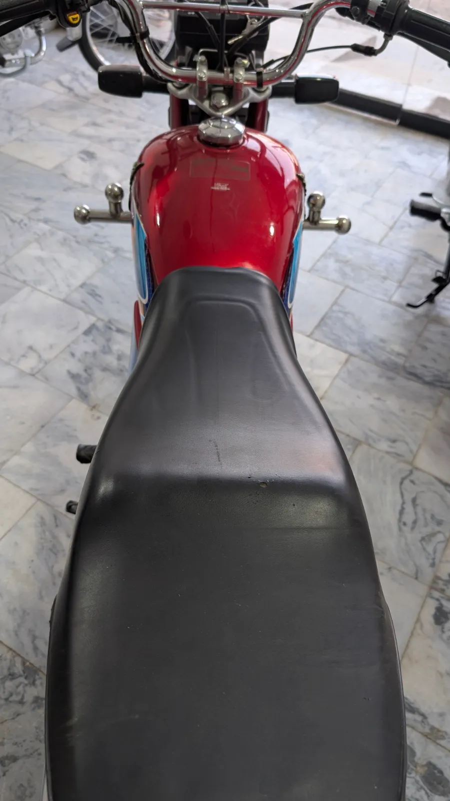Honda CD 70 2025 (2/4)